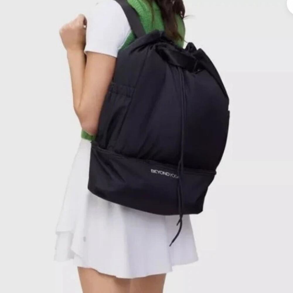 Beyond Yoga Black Convertible Gym Bag Backpack or Shoulder Tote travel bag nylon